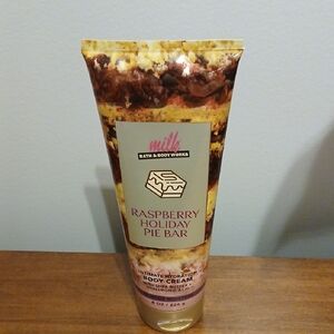 Bath & Body Works Raspberry Holiday Pie Bar Body Cream